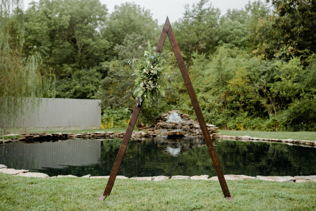 Triangle Arch - Modern Garden