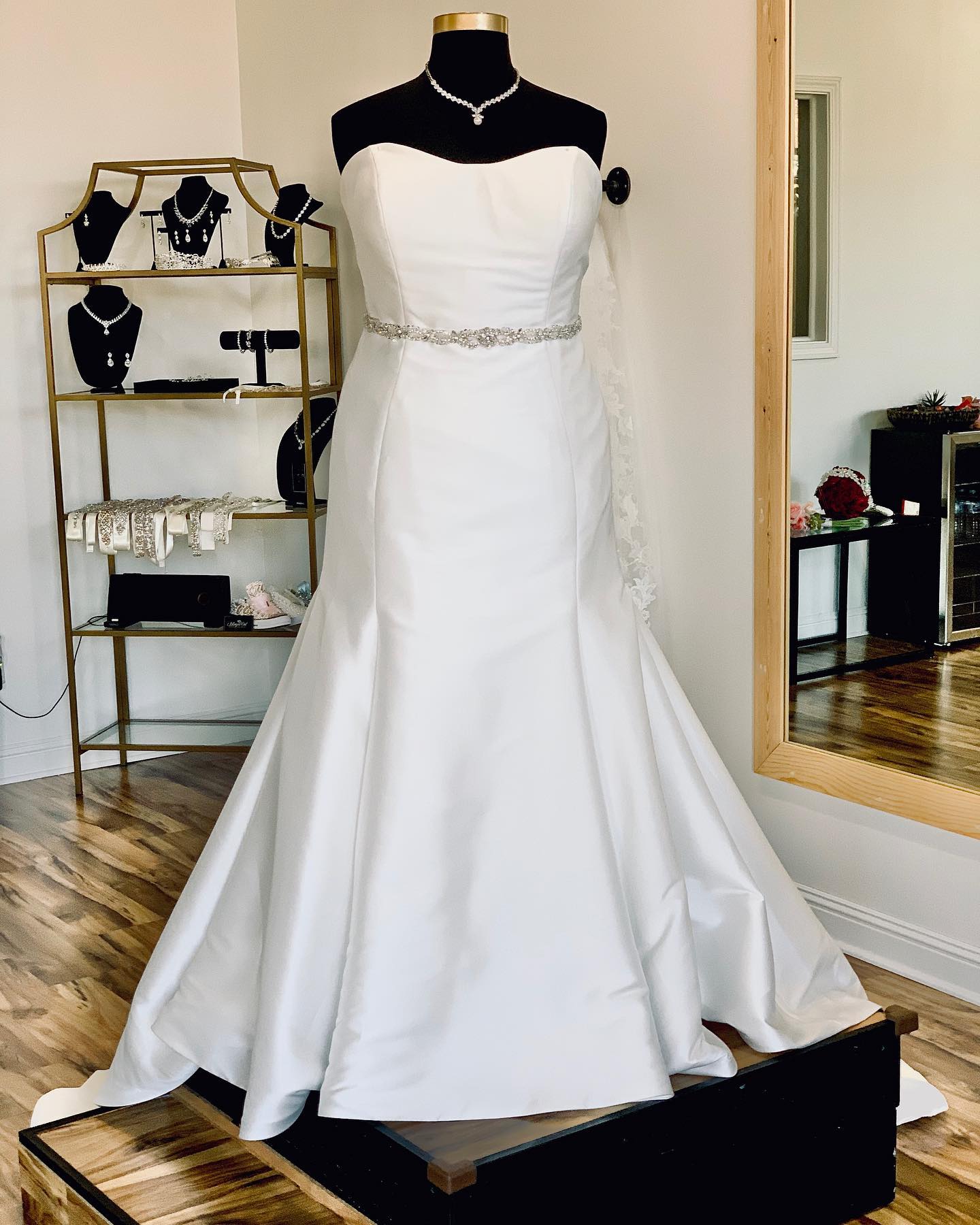 Eleven Bridal Curvy Couture